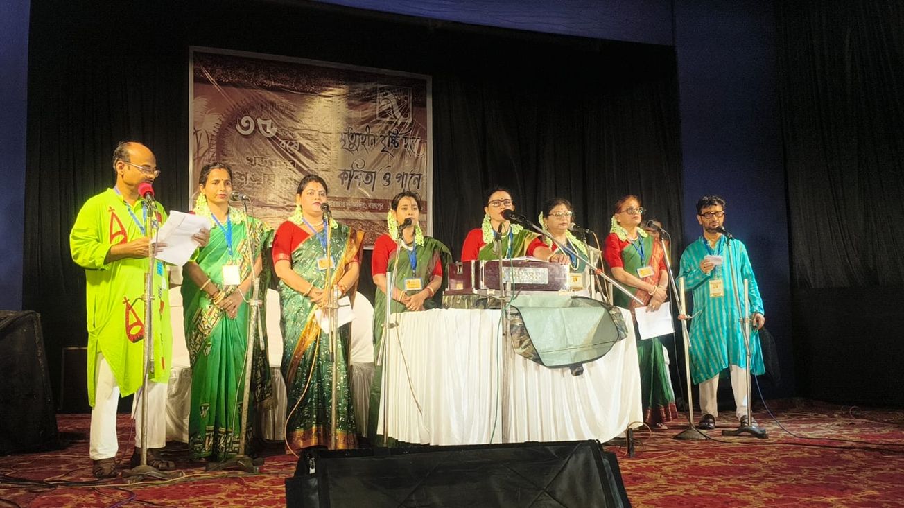 কবিতা, আবৃত্তি ও গানে মুখর খড়গপুর শঙ্খমালার ১০১তম নিবেদন!