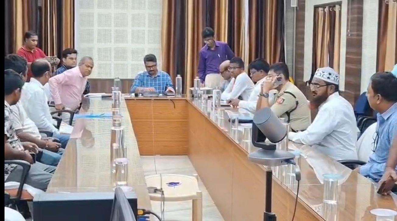 আবাস প্রকল্পে স্বস্তি! ট্রাক্টর প্রতি ১৫০০ টাকায় বালি দেওয়ার প্রতিশ্রুতি,পশ্চিম মেদিনীপুরে প্রশাসনের বড় বৈঠক!