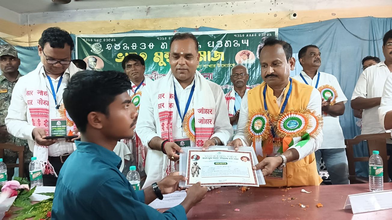 শিক্ষাই এগিয়ে যাওয়ার পথ, ঝাড়গ্রামে ক্যারিয়ার গাইডেন্স শিবিরে বার্তা বিশিষ্টজনদের!